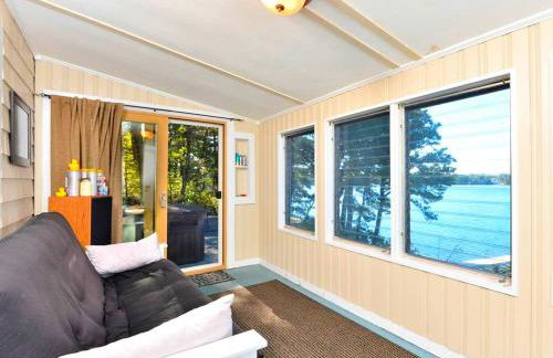 Gorgeous Waterfront Cottage with Luxurious Hot Tub for a Weekend Getaway near Cape Cod, Massachusetts - Foto 7