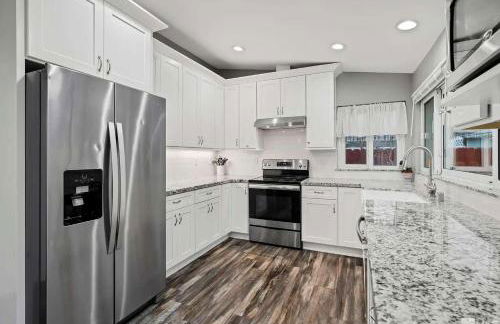 Family 4BR Home with Patio by Willowcreek Park - Foto 17