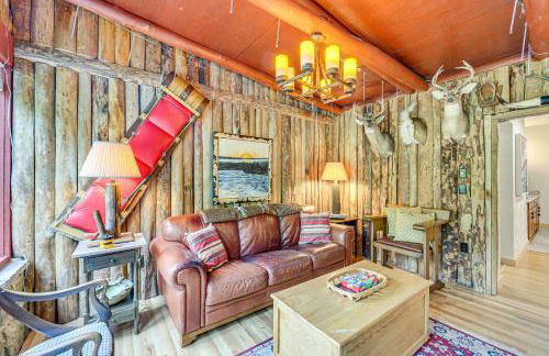 10 Mi to Mtn Resort Normalville Cabin with Balcony! - Foto 15