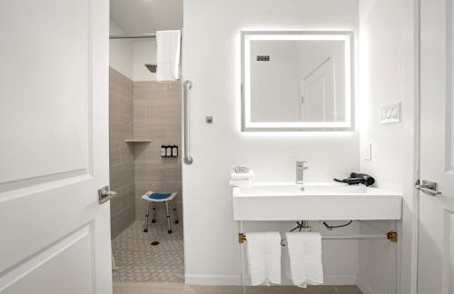 Gated Resort, 2 Homes, 9BR Ensuites, Slps27, Pool - Photo 29