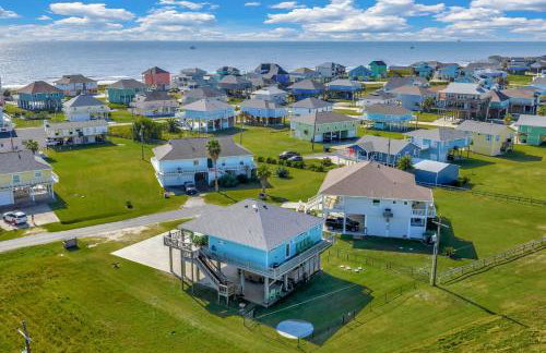 Walk to Shore Crystal Beach Escape with Deck and Bar! - Foto 37