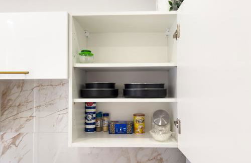 Central Studio - Bright & Modern - Private Terrace - AirCon - Near Train & Beach - Foto 45