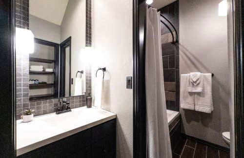 Your Family’s Home Away from Home w/ No Extra Fees - Foto 11