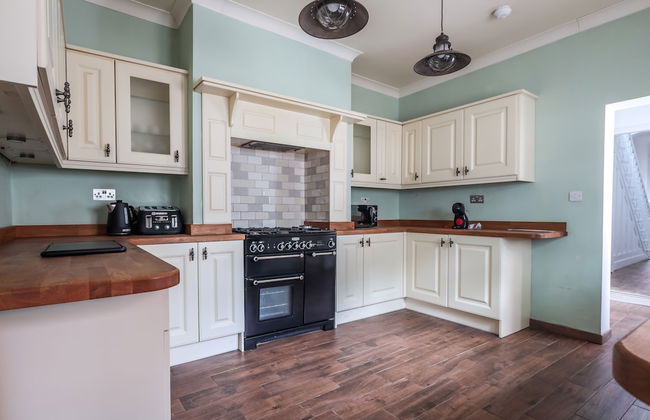 Spacious 4 Bed House in Birmingham, Suitable for Contractors - Photo 22