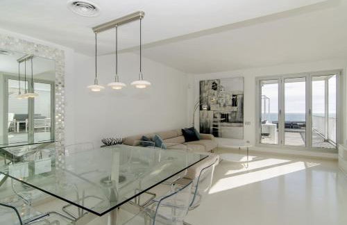 Duplex vistas mar con piscina - Photo 4