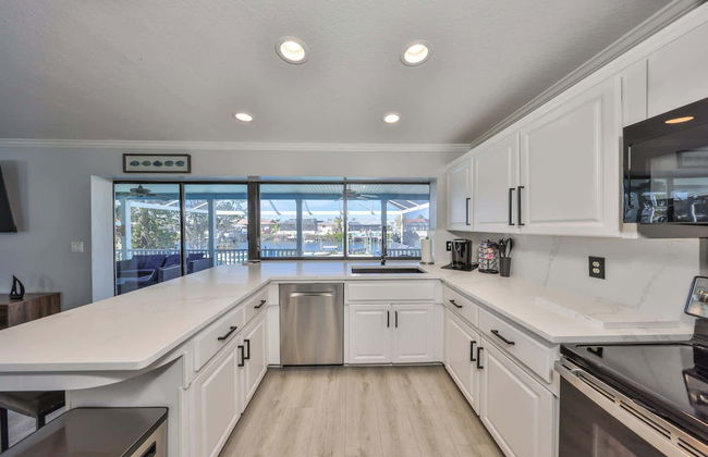 Waterfront Pool House w/ Heated Pool! - Foto 14