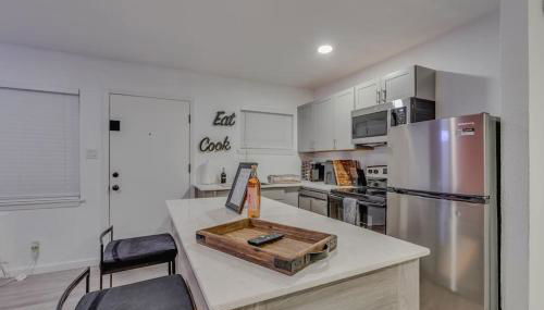 NEW Montrose Gem! Central to Museum District & Downtown Houston - Foto 2