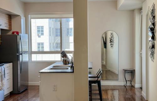 Stylish 1 Bedroom Apartment in LA with Free Parking - 10 Minutes away from Ceders Sinai - Foto 17