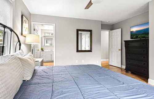 15 Minutes to Asheville! Spacious 7BR Luxury Home | Pool | Hot Tub | Game Room - Foto 46