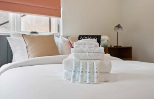 New Listing Hillside Villa by Colby & Conrad - Foto 26