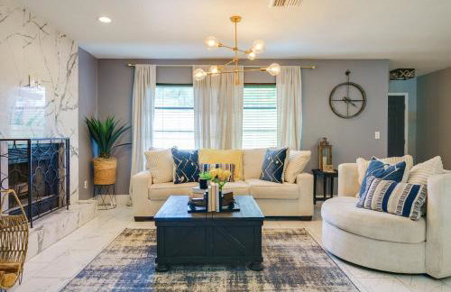 Lounge Area Office Fenced Yard Near It All - Photo 34