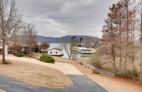 Lake Guntersville Getaway with Shared Boat Dock! - Foto 18