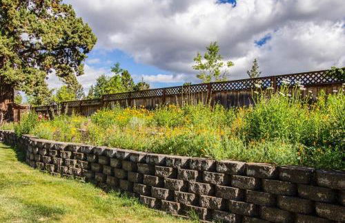 Wildflower Getaway HALF acre yard firepit hot tub bikes Dogs OK - Foto 32