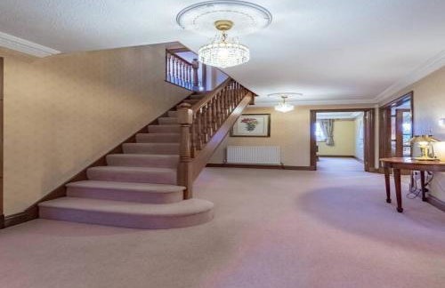 Tudor Style Seafront Home Sea Views Shoebury - Pass the Keys - Foto 12