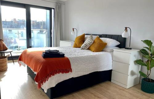Luxury apartment close to Theatre, Barbican & Hoe 2 kings or 4 single beds secure covered parking - Foto 16