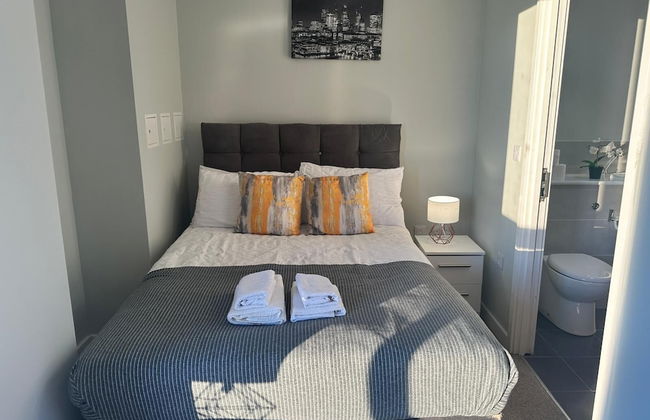 Adelphi Wharf Apartments by Beehosting - Photo 18