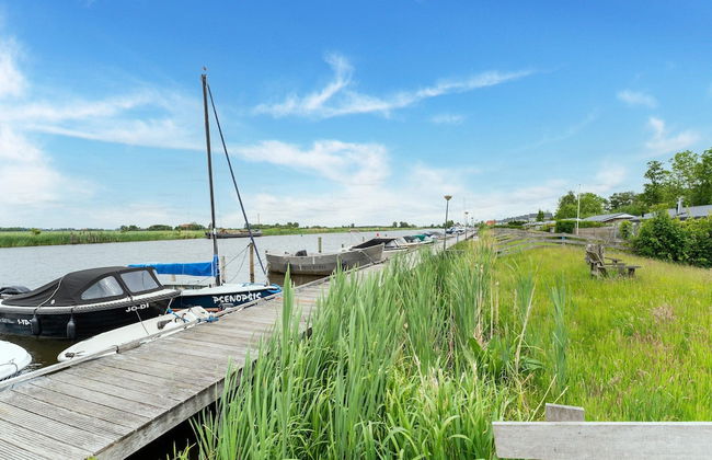 Relaxing Holiday Chalet by the Water in Grou - Foto 23