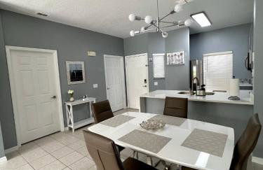 Stylish 3 bd townhouse near Disney with private pool. - Photo 11
