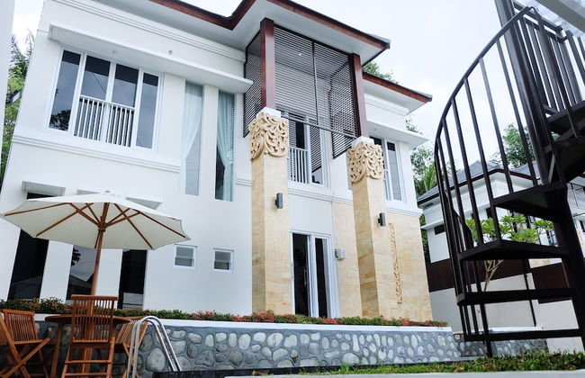 Villa Jogja Grand Bale with Private Pool by Simply Homy - Foto 37
