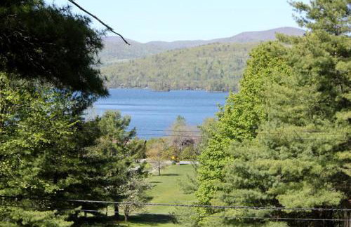 Charming Cabin Rental with Private Beach Access on Lake George in New York - Foto 7