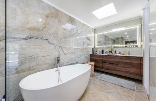 Extravagant 5-Bedroom Mansion - Foto 26