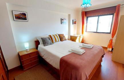 Enjoy Lisbon Cascais Sintra 1200 metres to metro blue line Sintra Rail line Free Parking - Foto 19