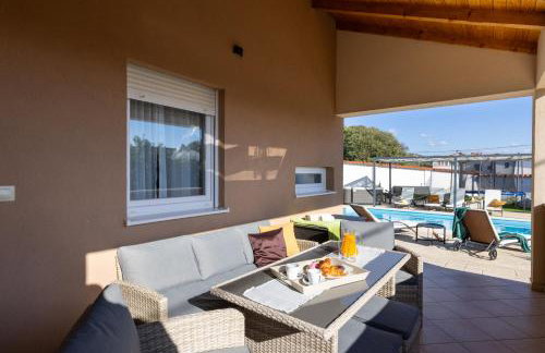 Beautiful Holiday Home "Villa Luka" - Foto 28