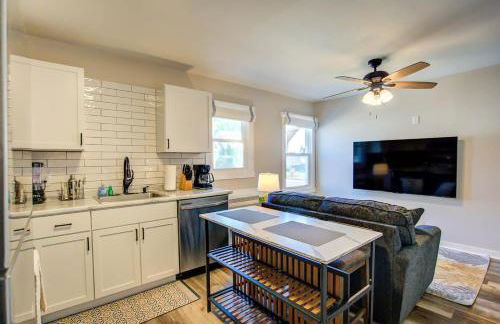 Free parking with In unit washer and dryer AC - Pets Ok - Foto 9