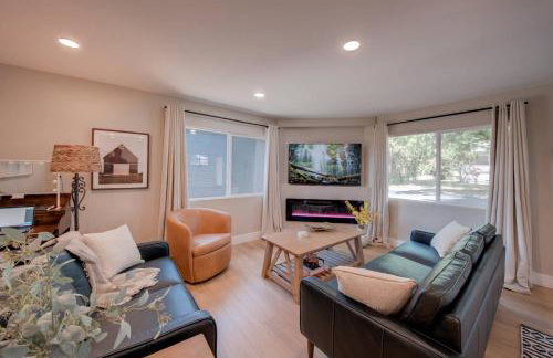 Folsom Old Town Escape • Cozy Cottage + Library - Foto 59