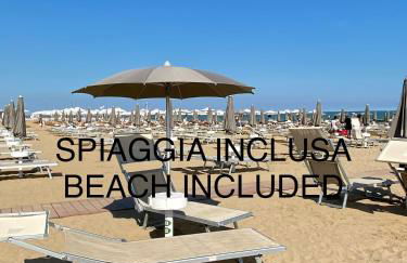 Beach Palace with small swimming pool, private beach, parking - Photo 7