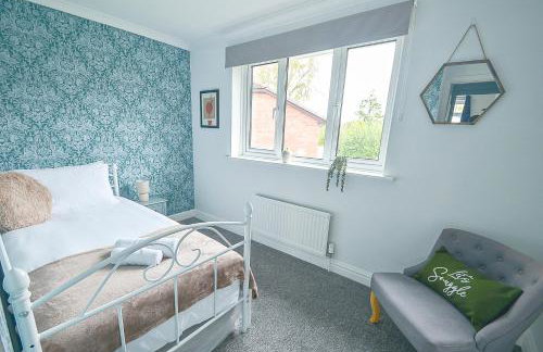 Huntsfield House- Stunning Modern 4 Bedroom House Suitable for Work and Leisure Stays - Foto 13