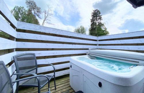Otter 3 Lodge -Jungle Inspired -Dog Friendly -Private Hot Tub -Warminster-Bath-Salisbury - Foto 2