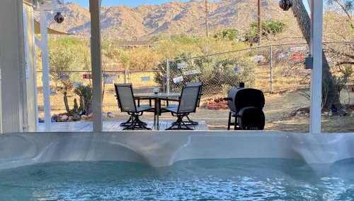 10 minutes to JTNP - Sauna, Hot Tub, Cold Plunge Saltwater Pool, Telescope, Fireplace and Views - Foto 3