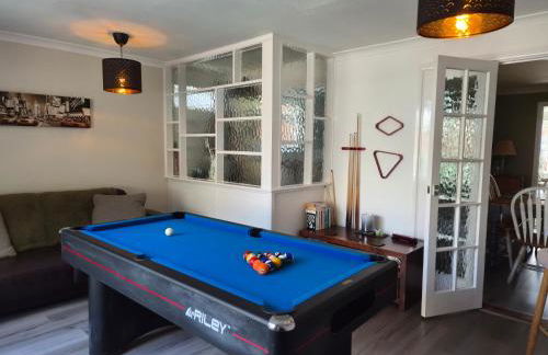 Alverstoke Manor - family home with pool table - Photo 40