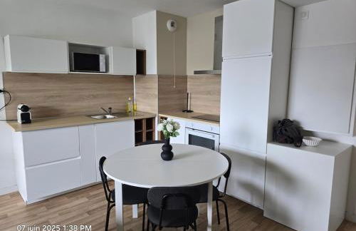 T2 cosy, calme avec balcon, parking et Netflix - Foto 11