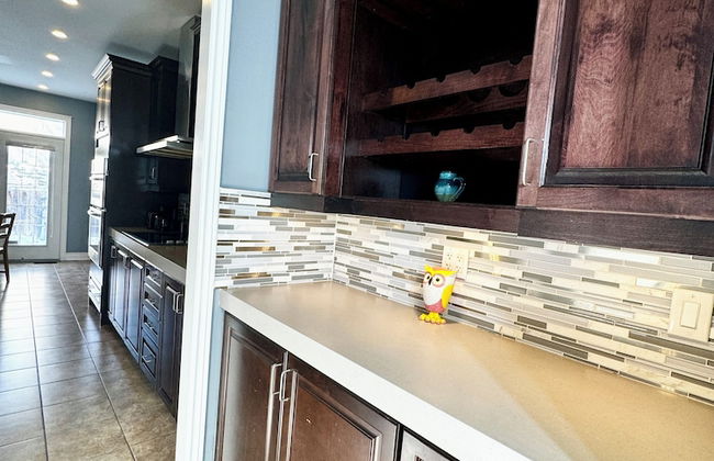 Spacious 4-Bedroom Retreat - Photo 23