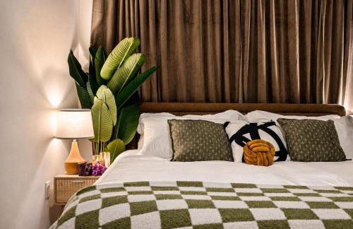 Velvet Lounge King Suite near Legacy West Pool - Photo 3
