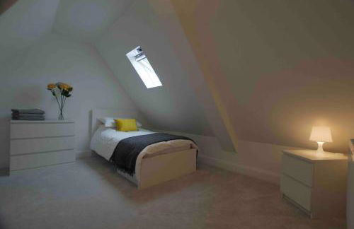 New stylish 4 bed house moments from Clacton beach - Foto 35