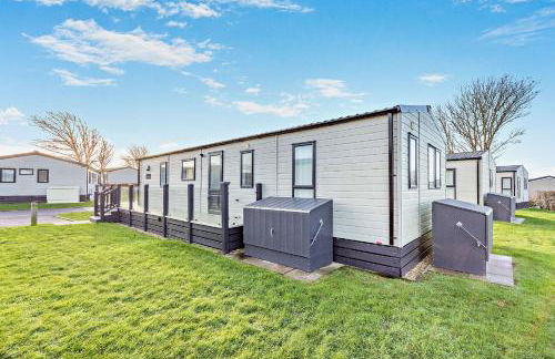 Binky Lodge Stylish Cosy 3-Bedroom Holiday Lodge Hoburne Naish Barton on Sea - Photo 30