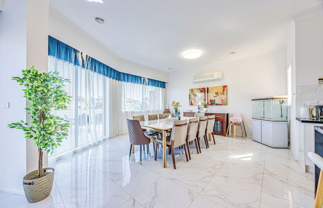 StayAU 6BR Deluxe Lakeview Point Cook - Foto 48