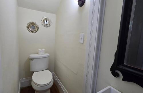 Newly Renovated Historic 6-Bedroom Manor, Where Timeless Elegance Meets Modern Luxury - Foto 36