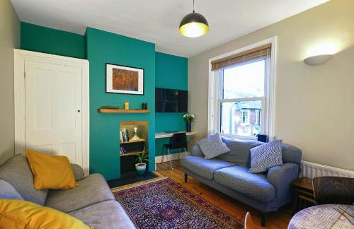 Calm 1 Bed Apartment with Parking in Winchester by At Hem - Foto 1
