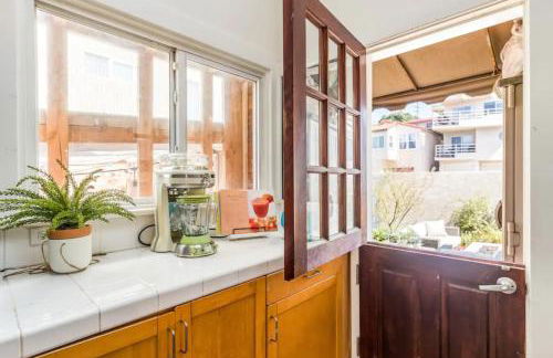 Chic Beach Bungalow 3 Blocks from the Sand - Foto 20