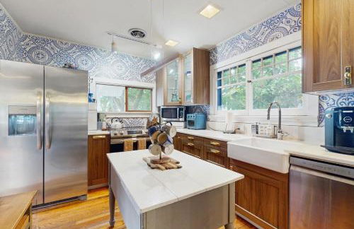 Whimsical Getaway - Photo 7