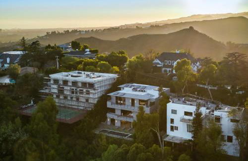 Ultra Luxury 5BR Beverly Hills Estate with Private Pool Spa and Canyon Views - Foto 5