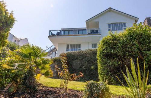 Stunning Property Seaviews, Private Pool & Parking - Photo 50