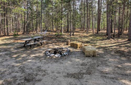 Private South Boardman Cabin on 10 Forest Acres! - Foto 22