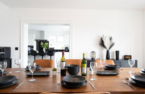 Escape Ordinary at Lily's Pad - Foto 56