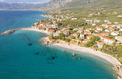 Avia's Seaside Hideaway with Lush Garden - Foto 38