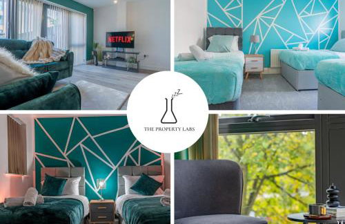 Luxury Birmingham City Centre Townhouse with BALCONY- Sleeps 10 - FREE Parking - Perfect for Contractors, Business Travellers, Families and other Groups - Near Bullring, Newstreet, Selfridges, NEC, NIA & Birmingham airport - Photo 3